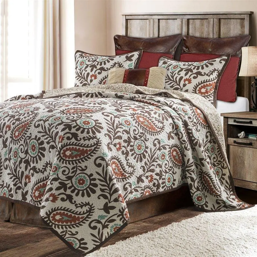 Classic Distinctive Reversible Quilted Quilt Set