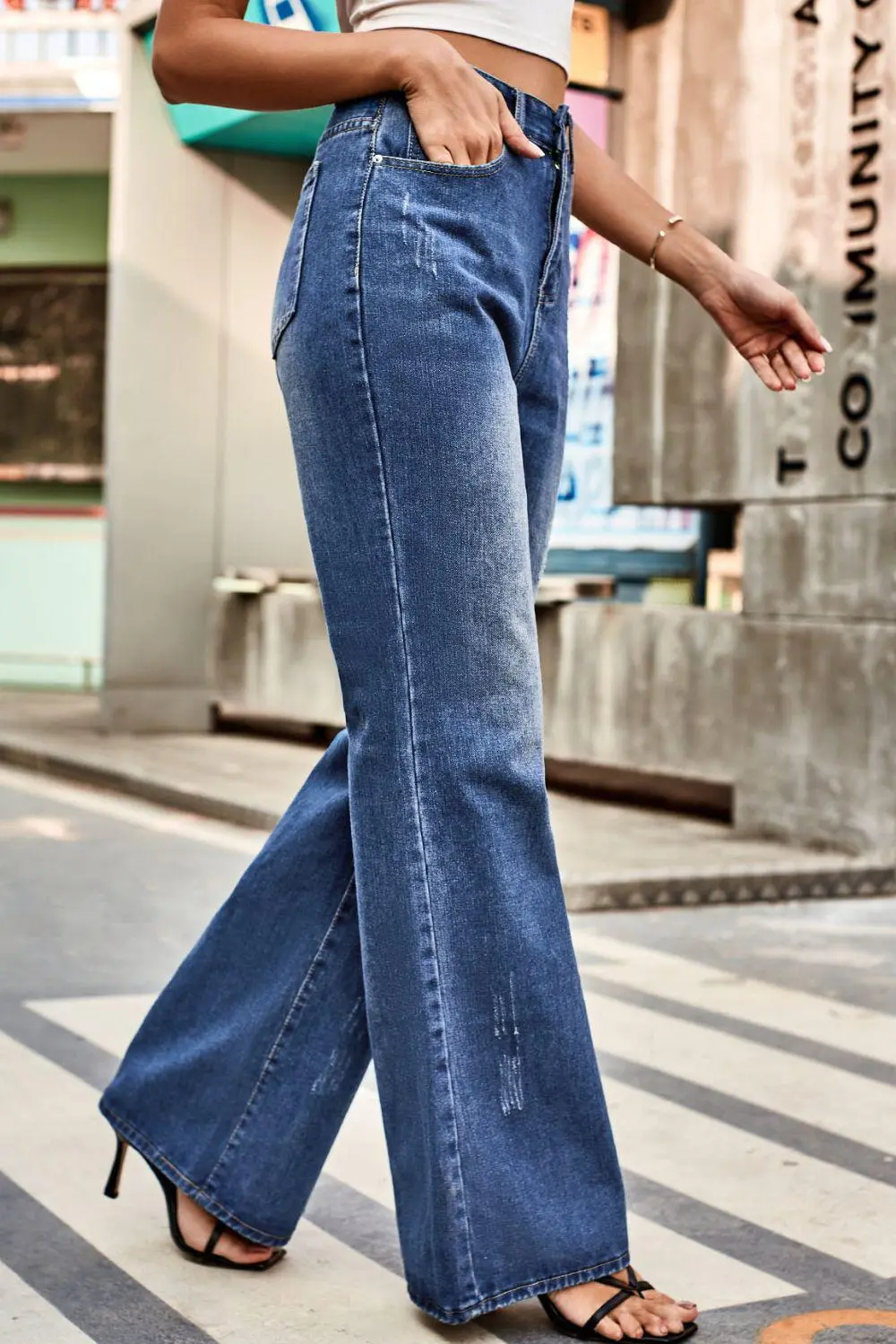 Buttoned Loose Fit Pocket Denim Jeans