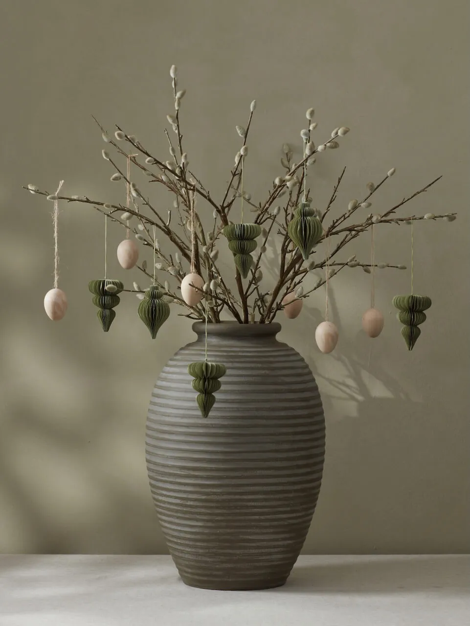 Classic Ribbed Round Decorative Table Vase