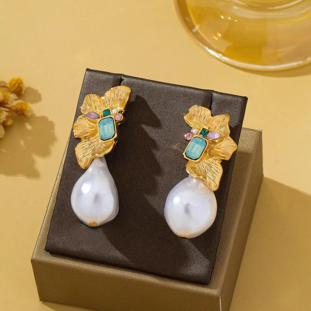 Textured Floral Pearl Dangle arrings