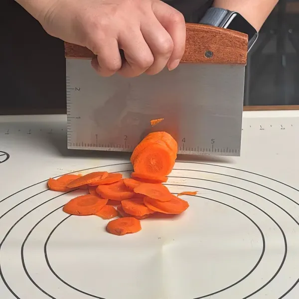 Wooden Handle Dough Cutter