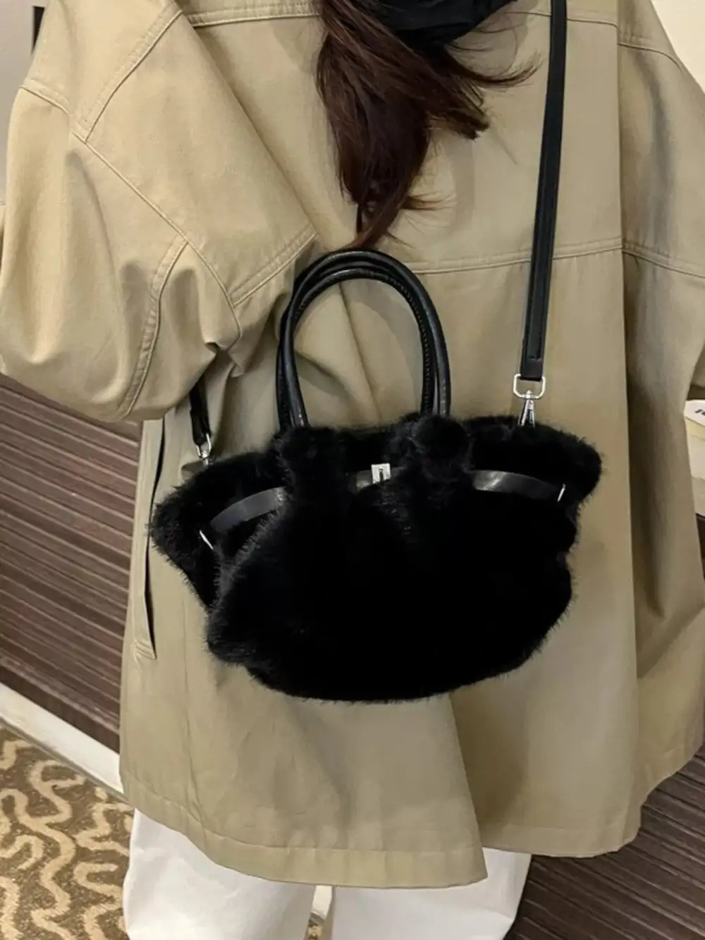 Minimal Finish Crossbody Bag