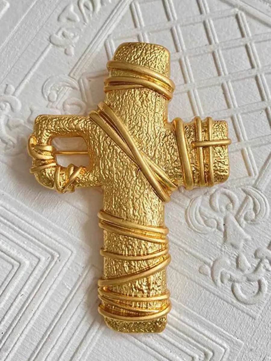 Maelle Prayer Brooch