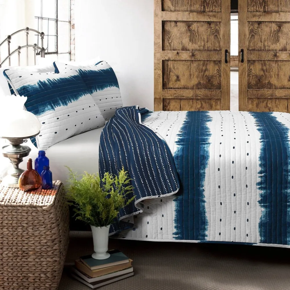 Versatile Cotton Polyester Quilt Bedding Set