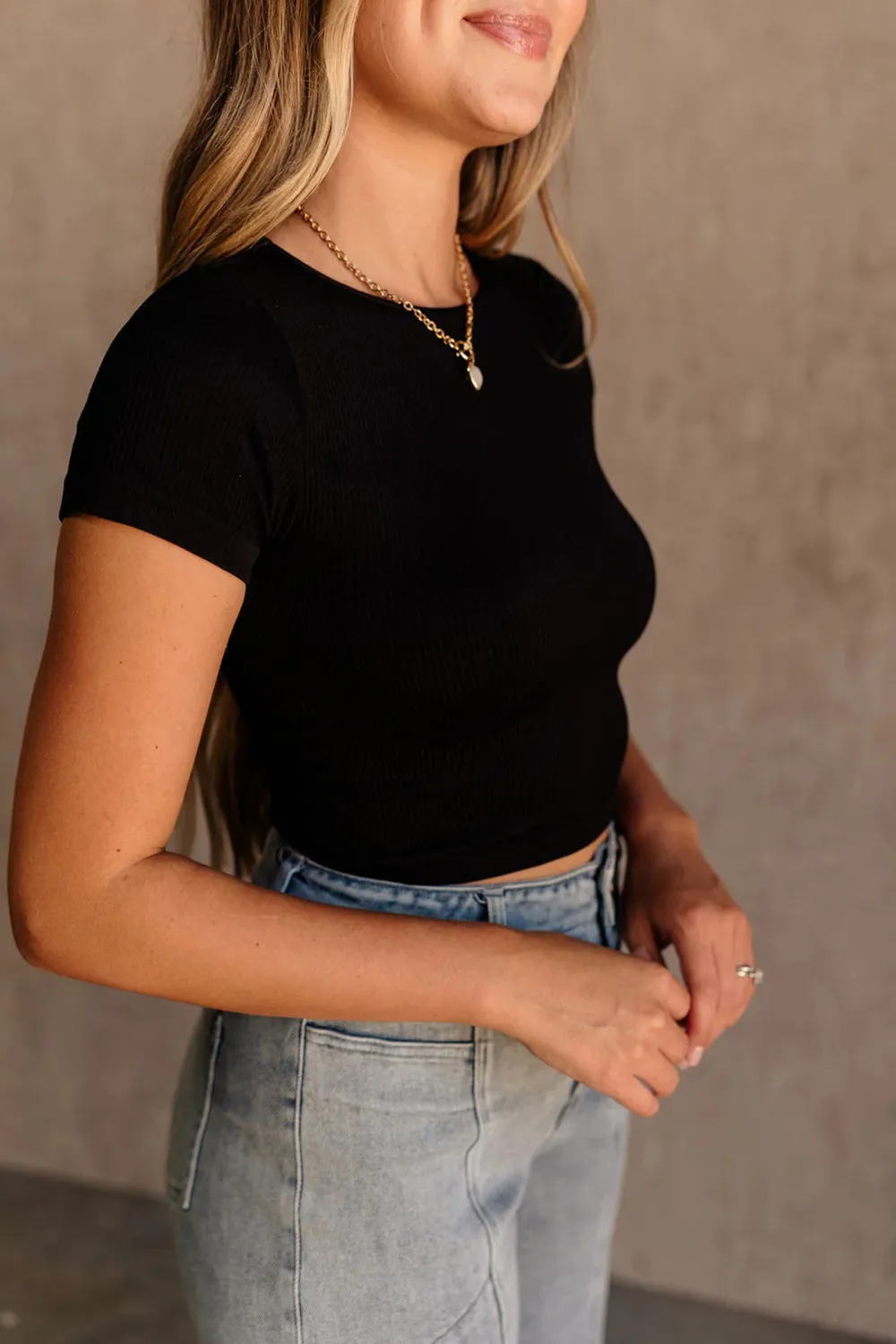Ribbed Round Neck Cropped T-Shirt