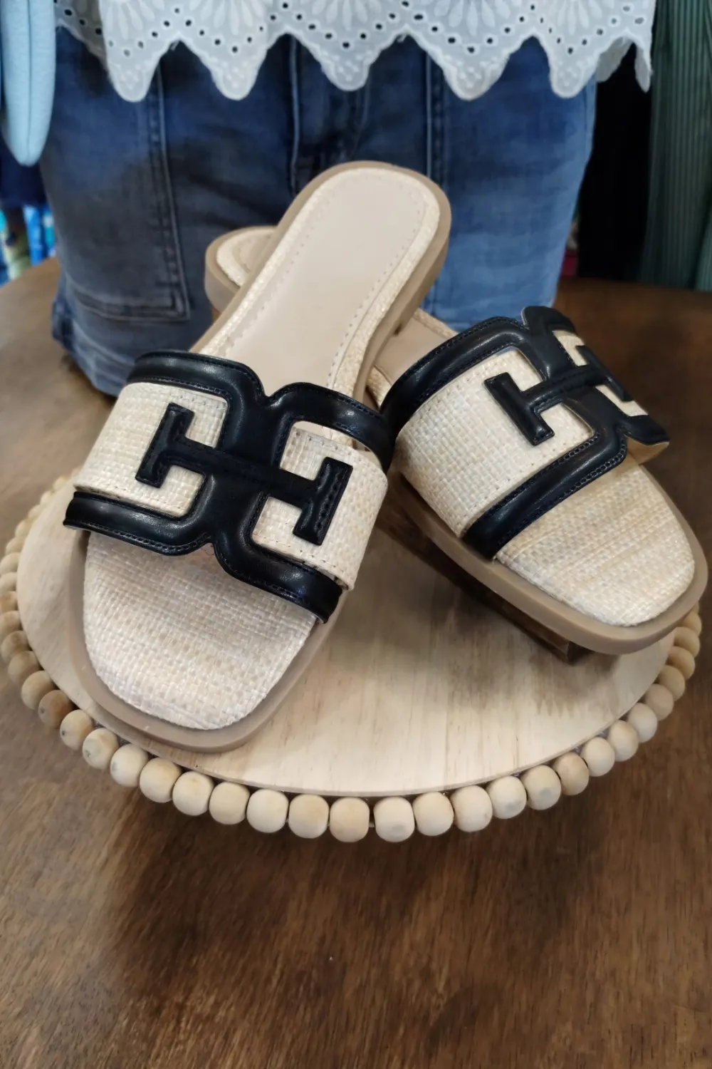Contrast Detail Woven Ballet Flats
