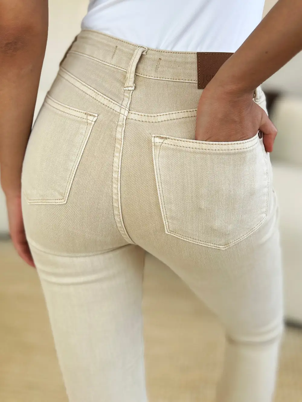 Easy-Fit Modern Comfort-Fit Jeans
