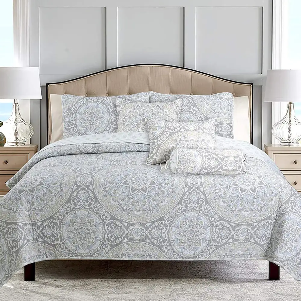 Medallion Reversible Quilt Bedding Set
