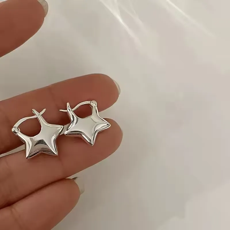 Fashionable and simple star lady earrings