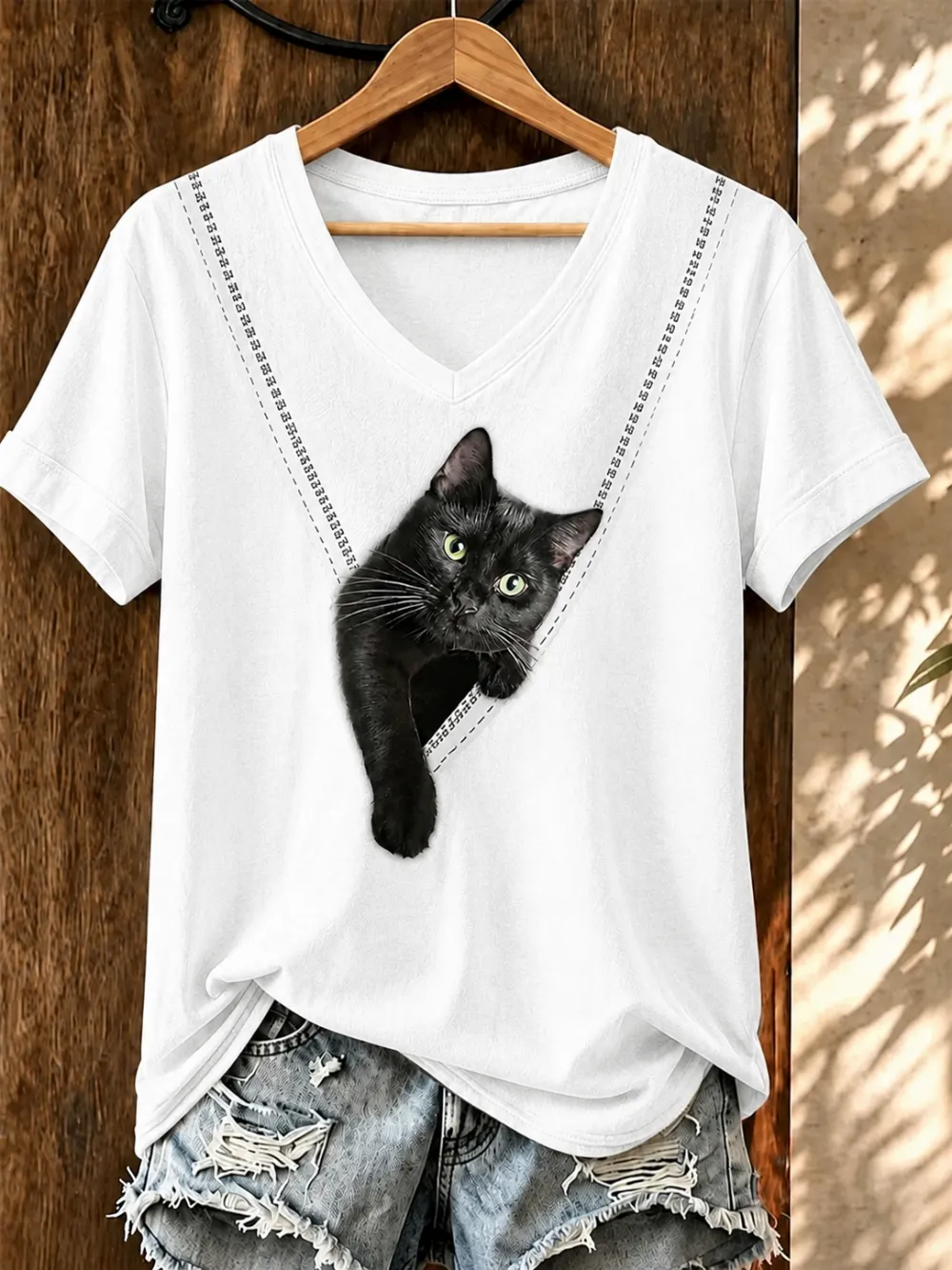 Women'S Cute Cat Printed V-Neck T-Shirt