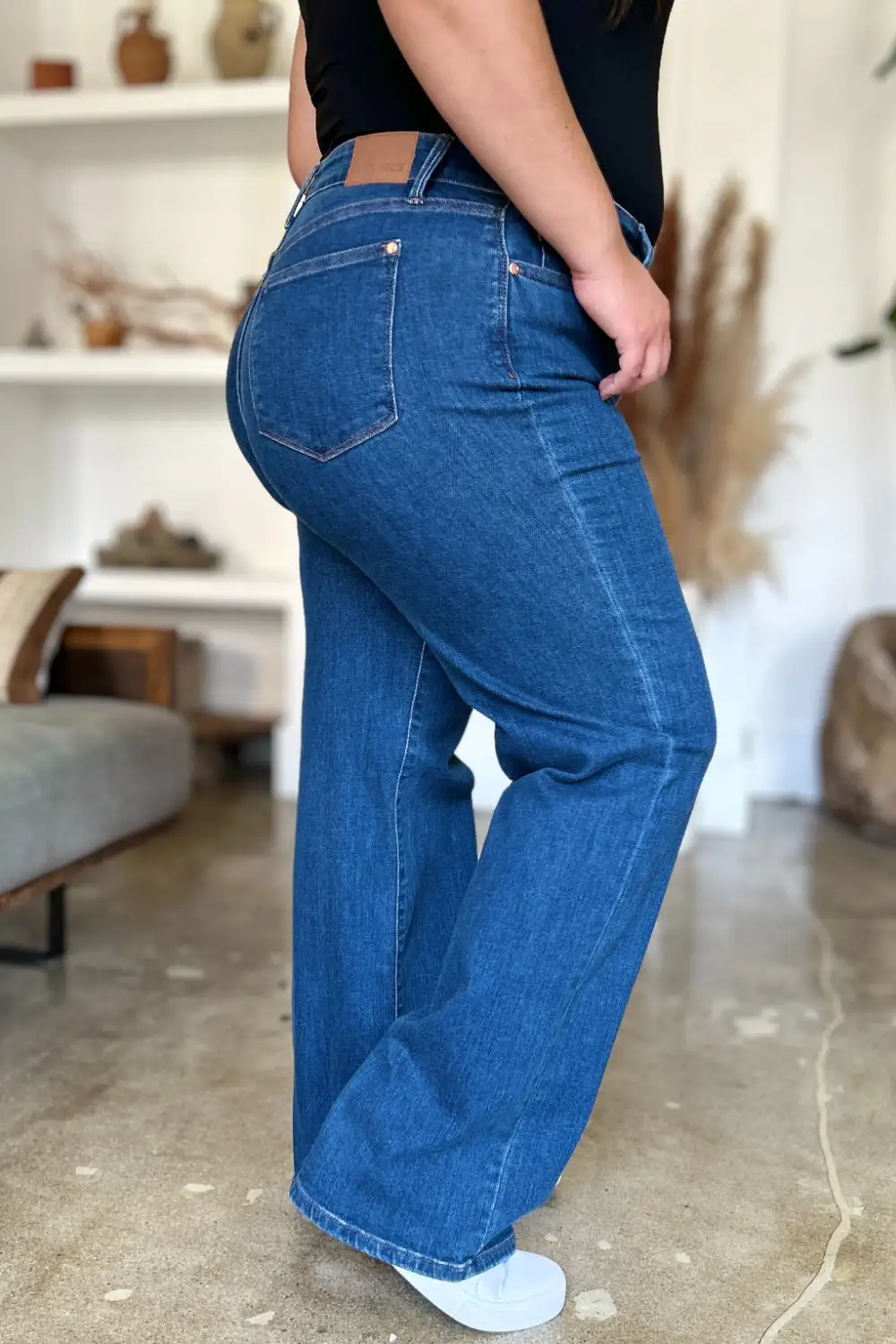 Classic Easy-Fit Jeans
