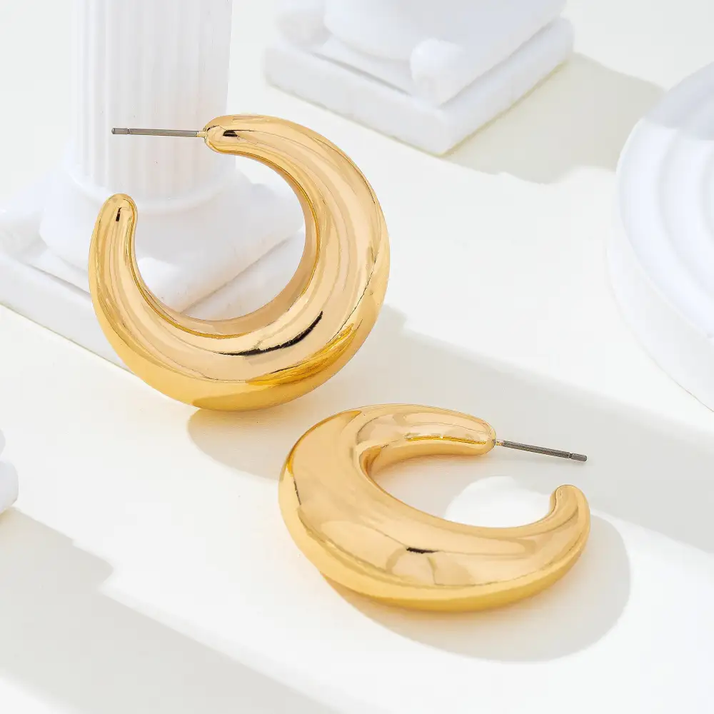 Tapered Tone Crescent Hoop arrings