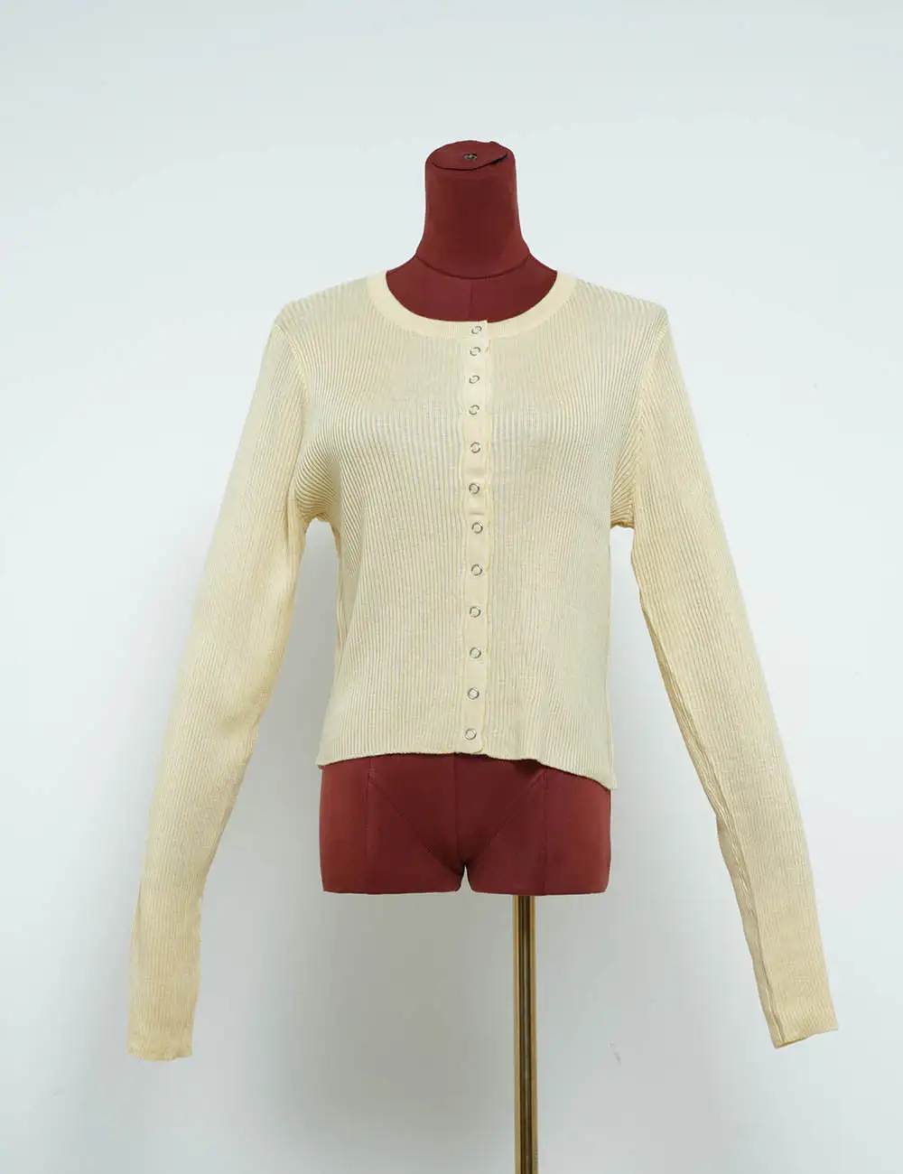 Elegent Button Closure Solid Color Cardigan