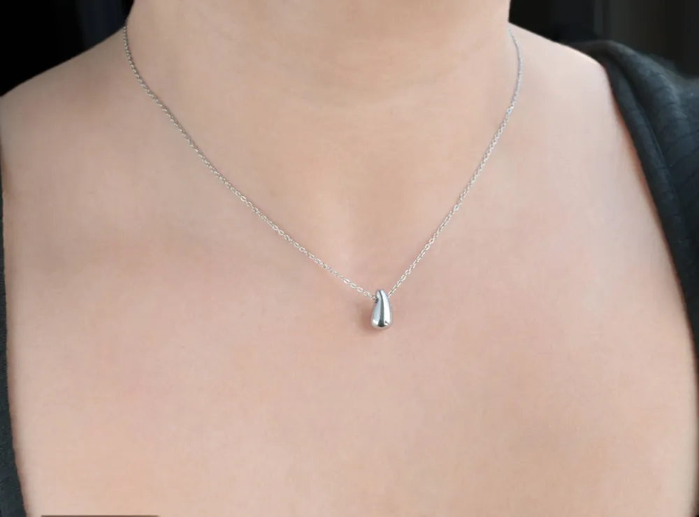 Teardrop Pendant Chain Necklace
