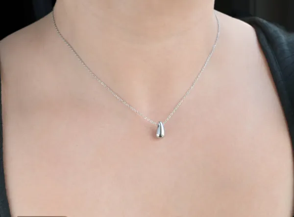 Teardrop Pendant Chain Necklace