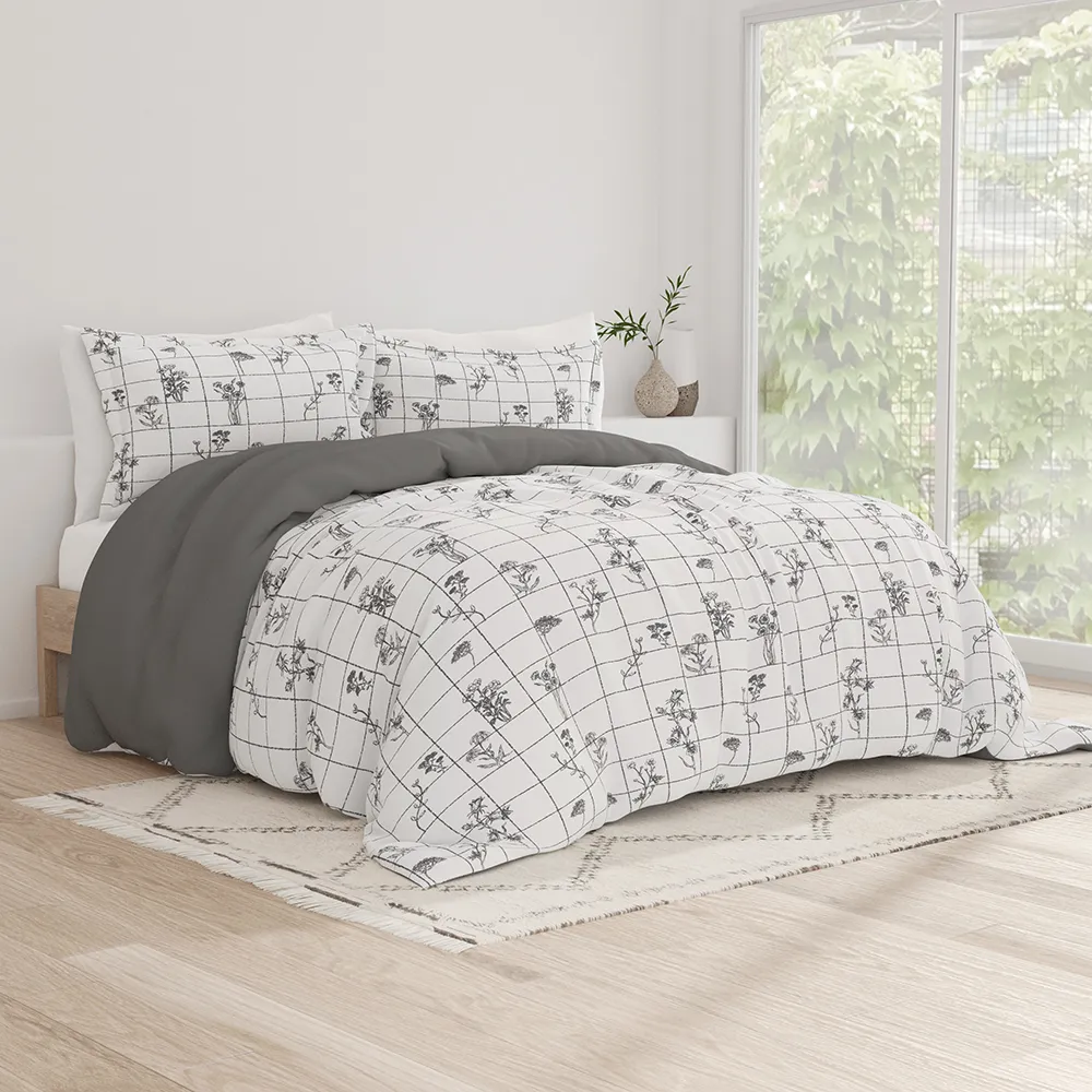 Flower Field Pattern Reversible Duvet Cover Set