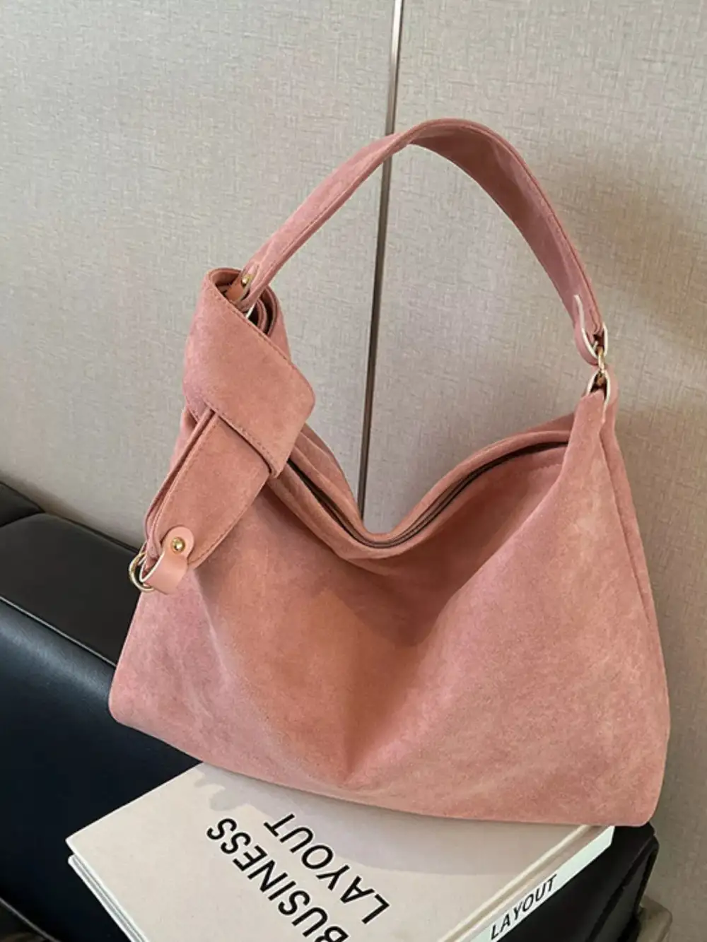 Minimal Wardrobe Shoulder Bag