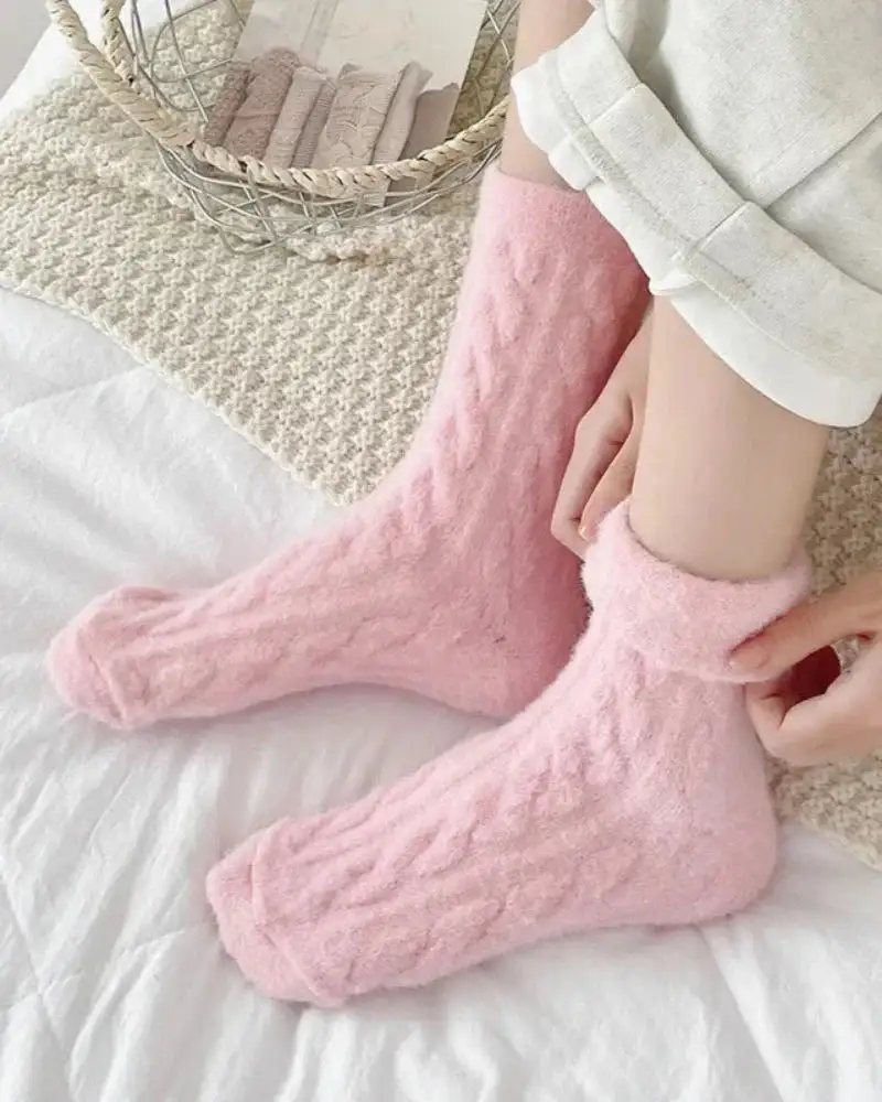Plush Cable Knit Crew Socks