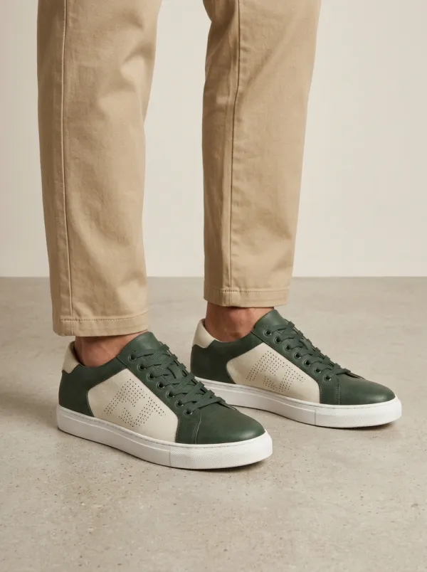 Men's Minimalist Perforated Pattern Printed Casual Shoes