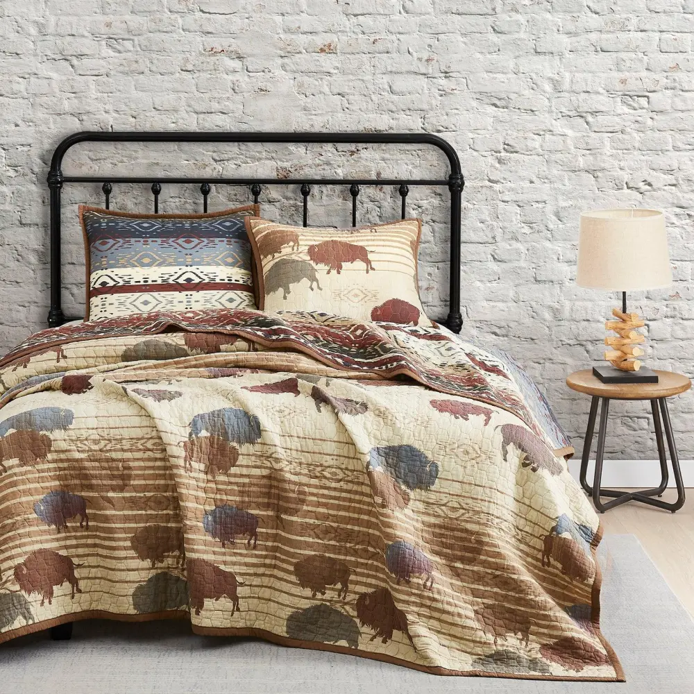 Refined Reversible Quilted Quilt Set