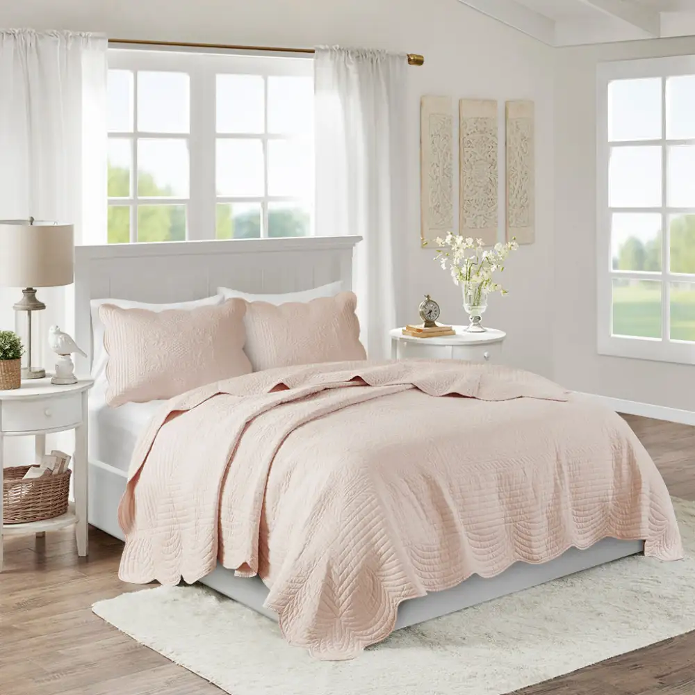 Timeless Scalloped Reversible Quilt Bedding Set