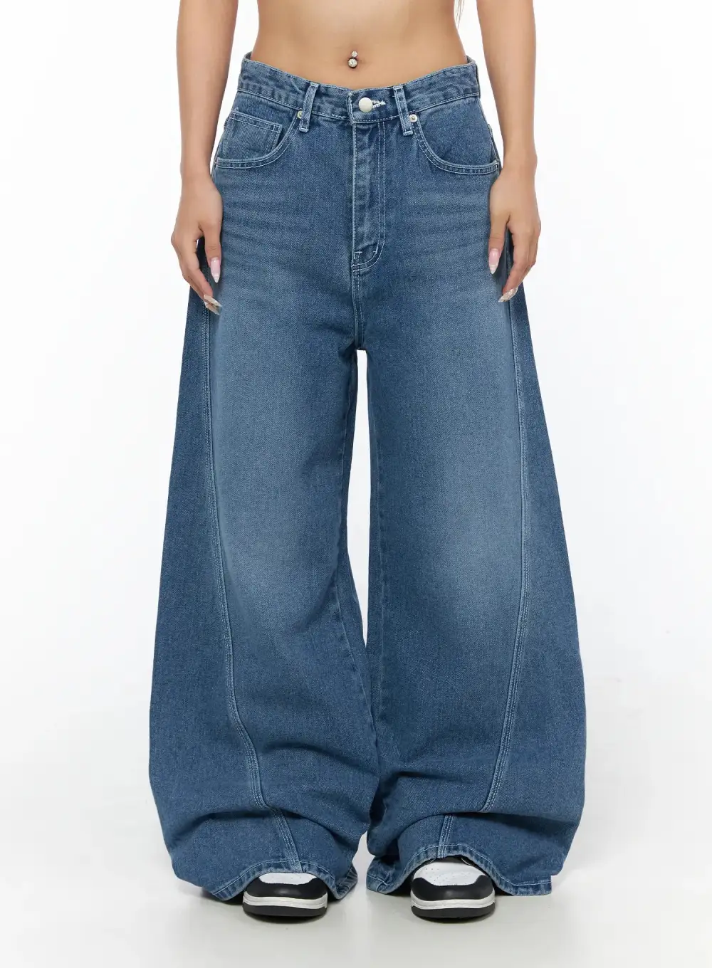 Stitch-Detail Contemporary Wide Leg Jeans