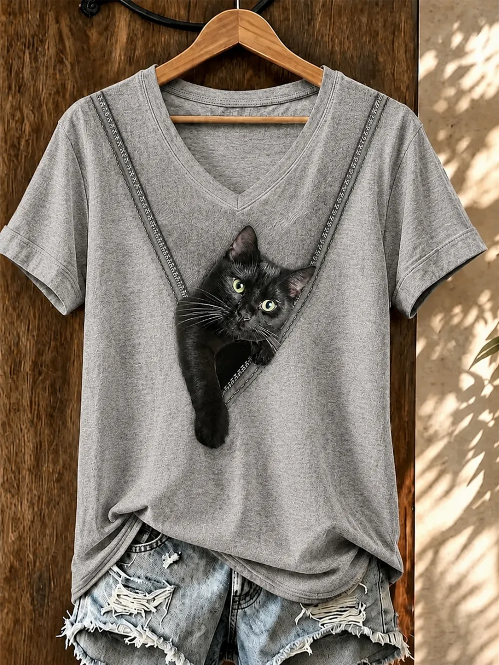 Women'S Cute Cat Printed V-Neck T-Shirt