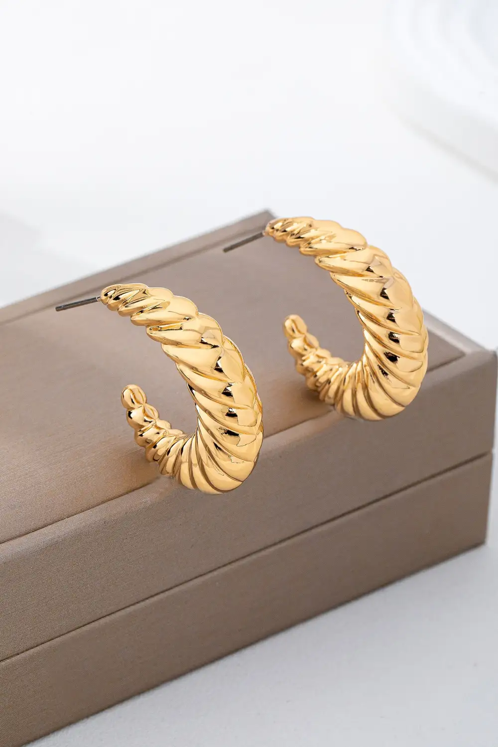 Vintage Inspired Tone Ribbed Croissant