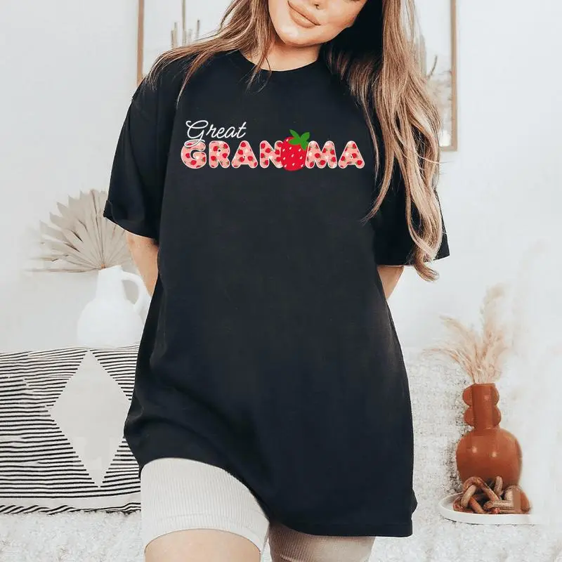 Great Grandma Strawberry First Birthday Strawberry Women's Oversized Comfort T-Shirt