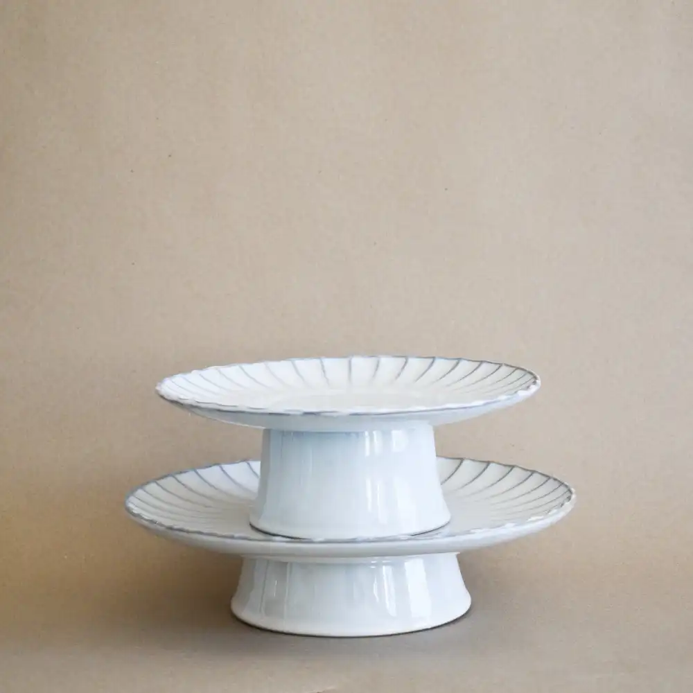 Scalloped Ceramic Cake Stand
