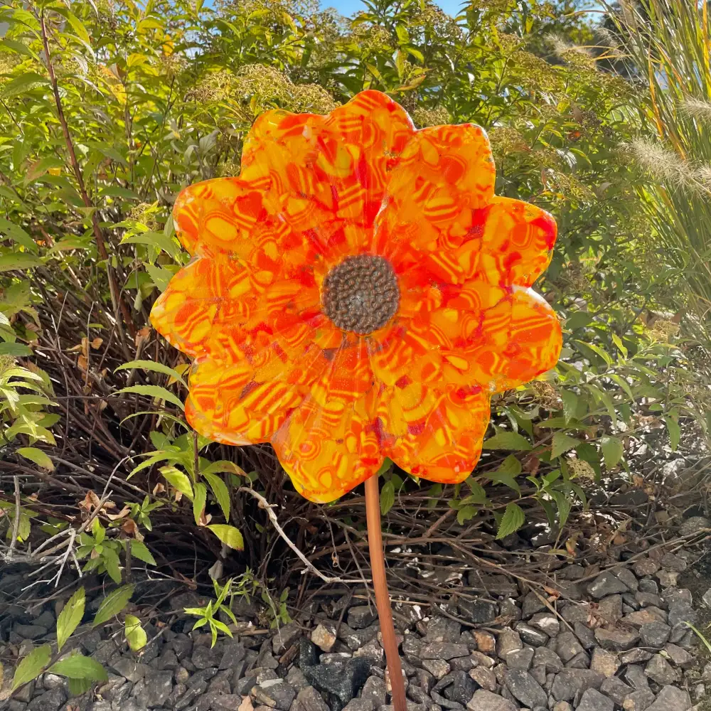 Artful Patterned Daisy Glass Garden Stake