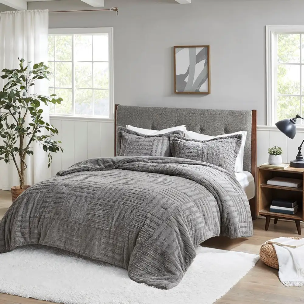 Essential Faux Fur Polyester Comforter Bedding Set