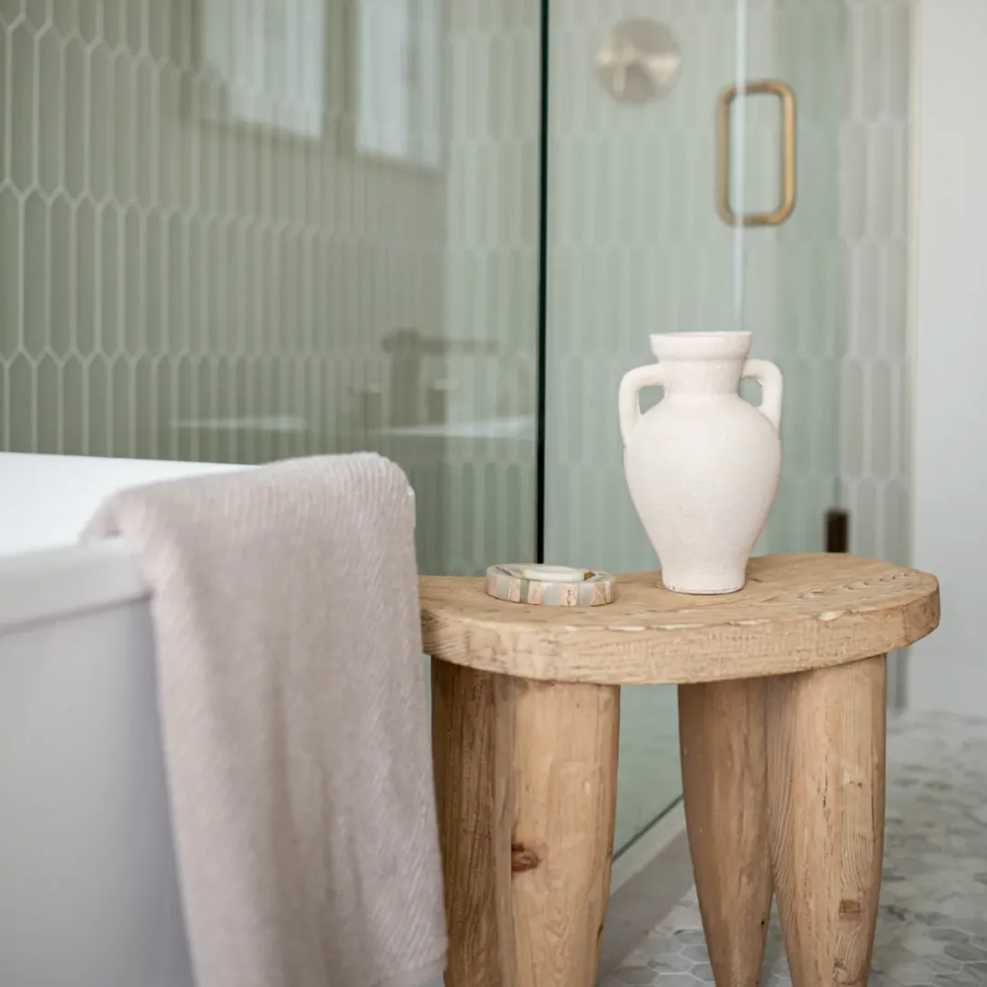 Essential Refined Decorative Table Vase