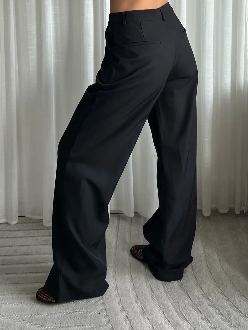 Relaxed Mid Rise Wide Leg Pants