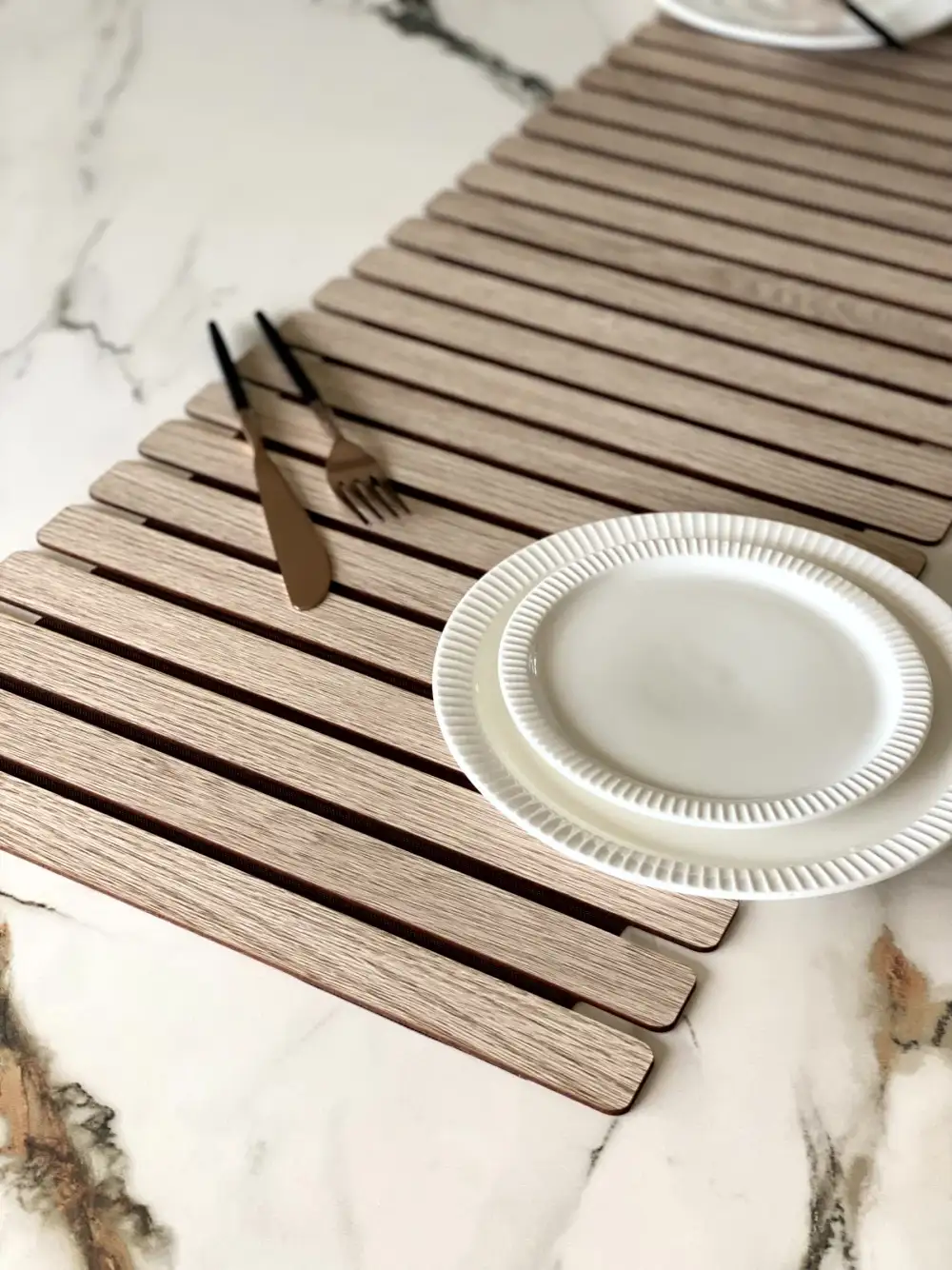 Elm Foldable Table Runner Cream Feet