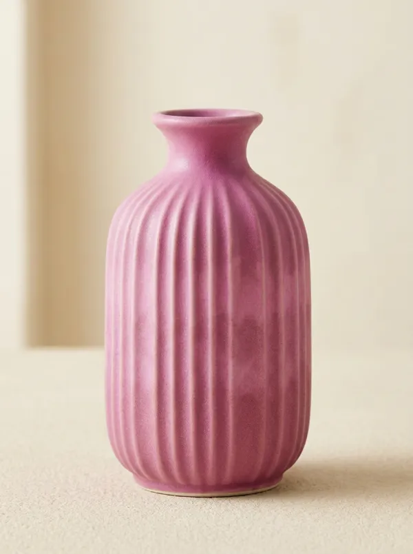Thoughtful Minimalist Ribbed Ceramic Table Vase