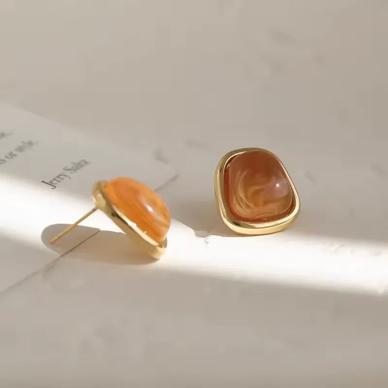 Coffee-colored metal square resin ladies' earrings