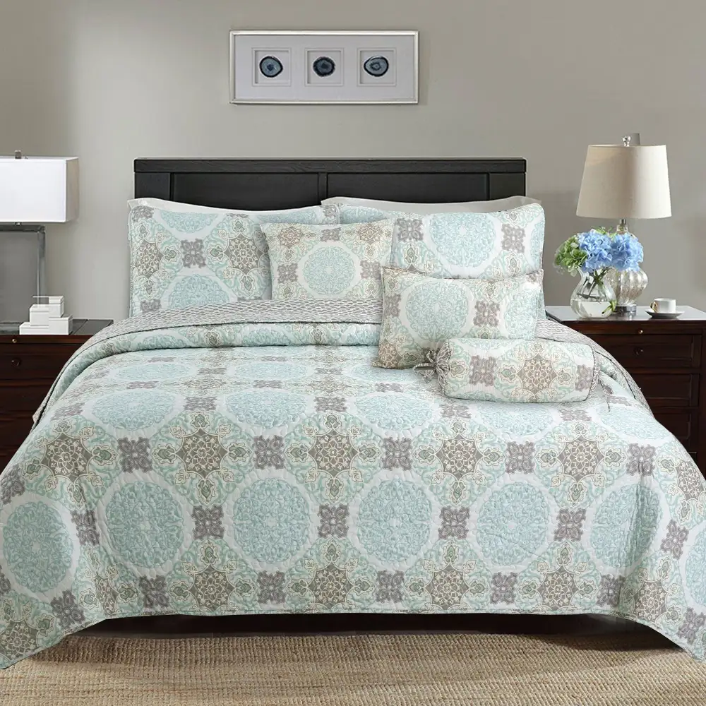 Damask Reversible Quilt Bedding Set