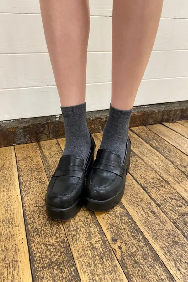 Smooth Dark Ankle Socks