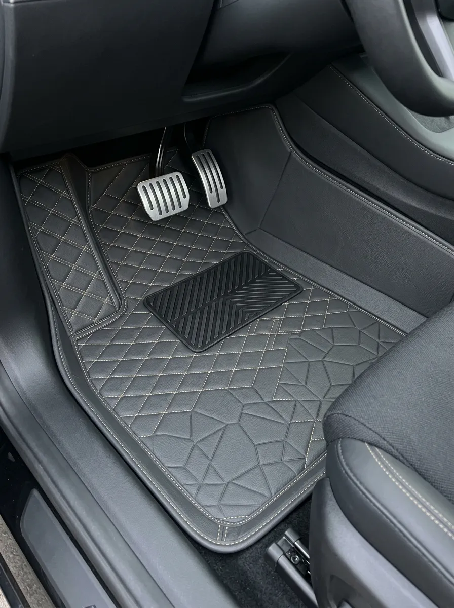 Geometric Pattern Stitched Detail Car Floor Mat