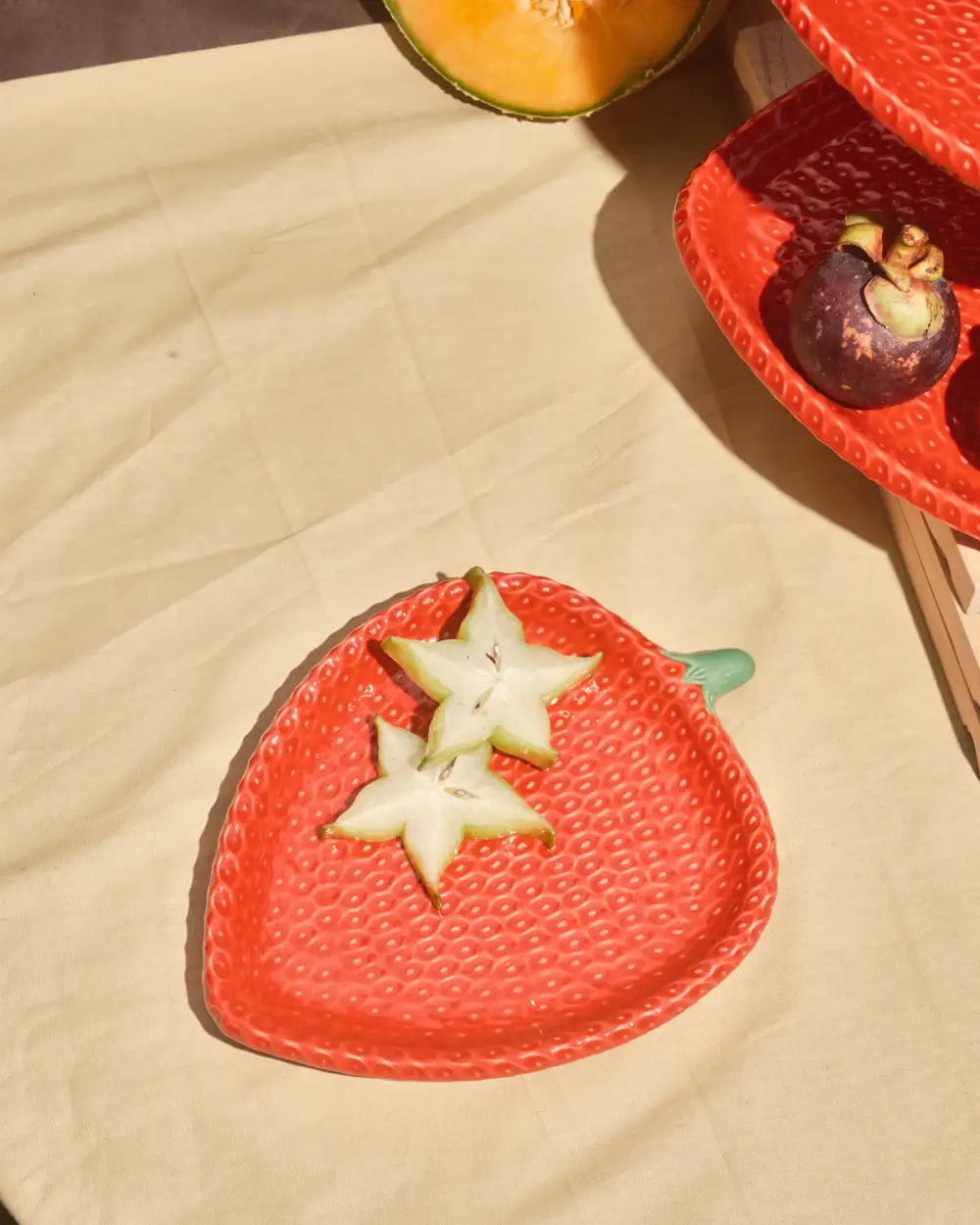 Raised Two-Tier Tableware Selection