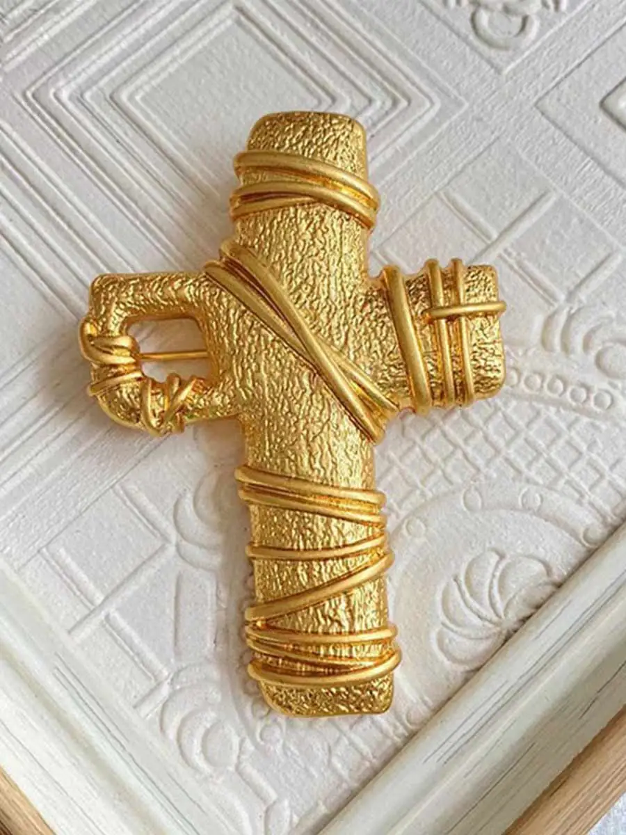 Maelle Prayer Brooch