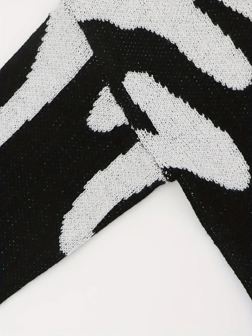 Graphic Pattern Pullover Sweater Crew Neck