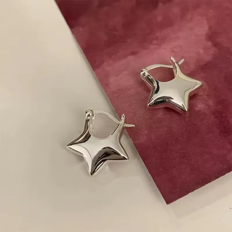 Fashionable and simple star lady earrings