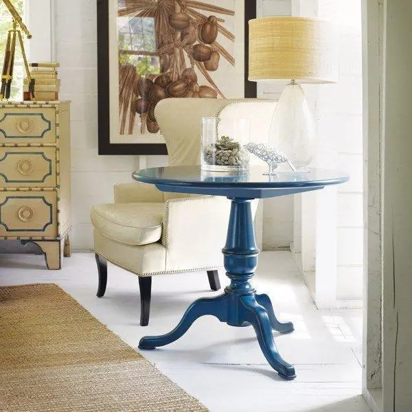 Decorative Refined Classic Side Table