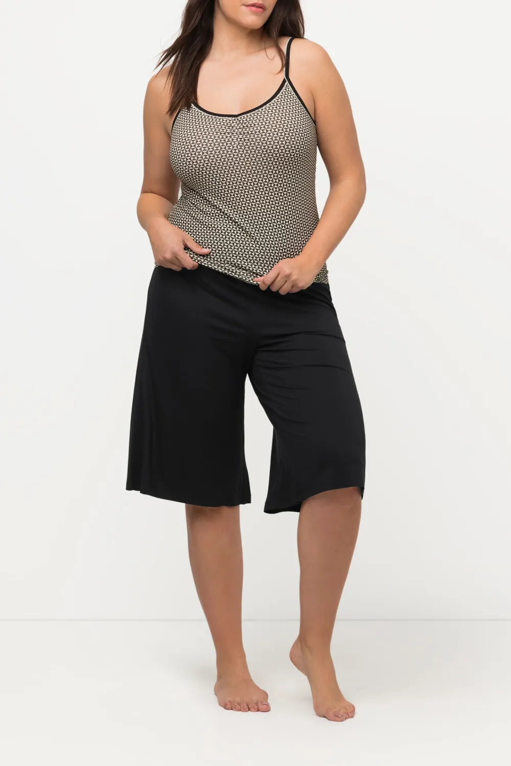 V-Shaped Loose Shorts