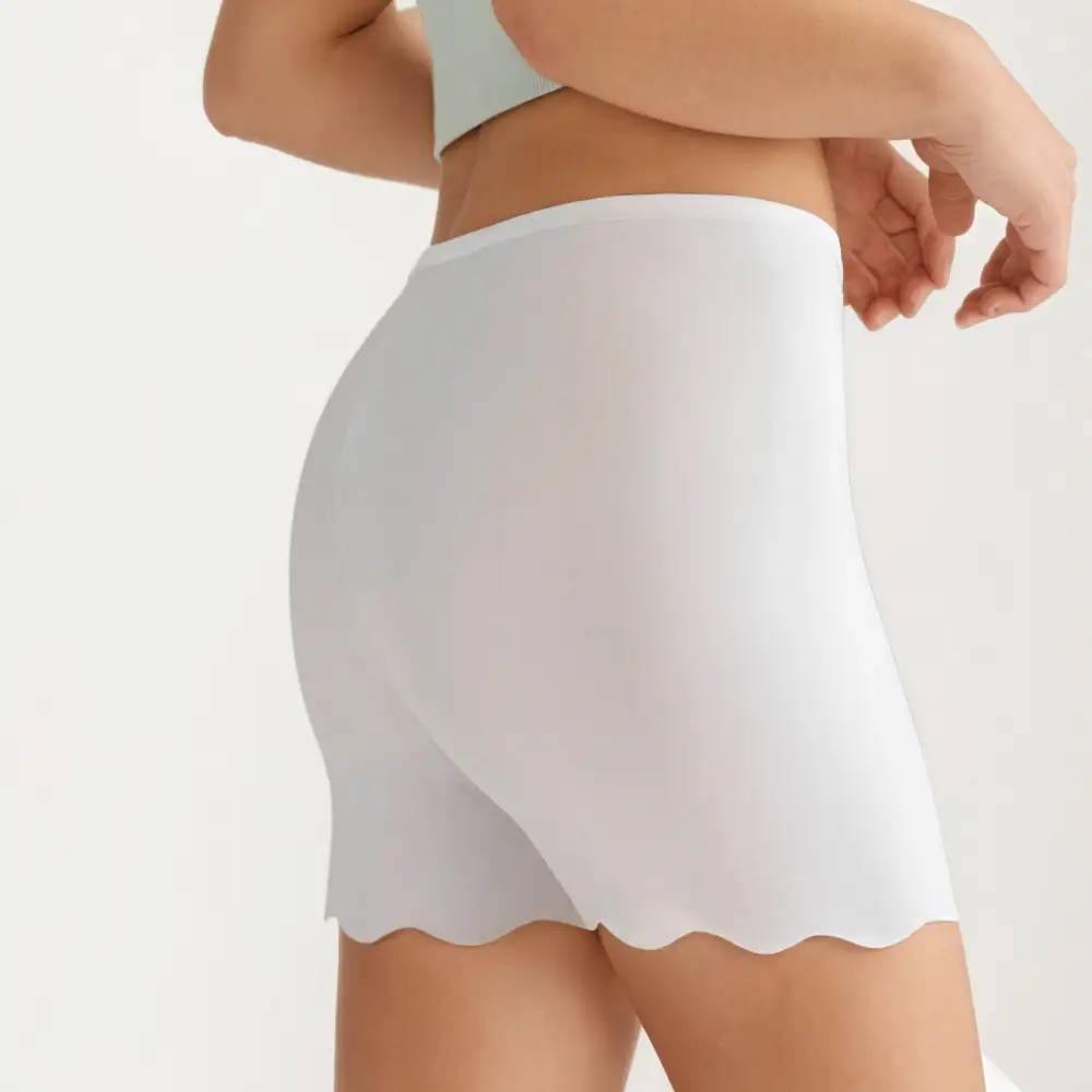 Seamless Lightweight Stretch Scalloped Shapewear Shorts