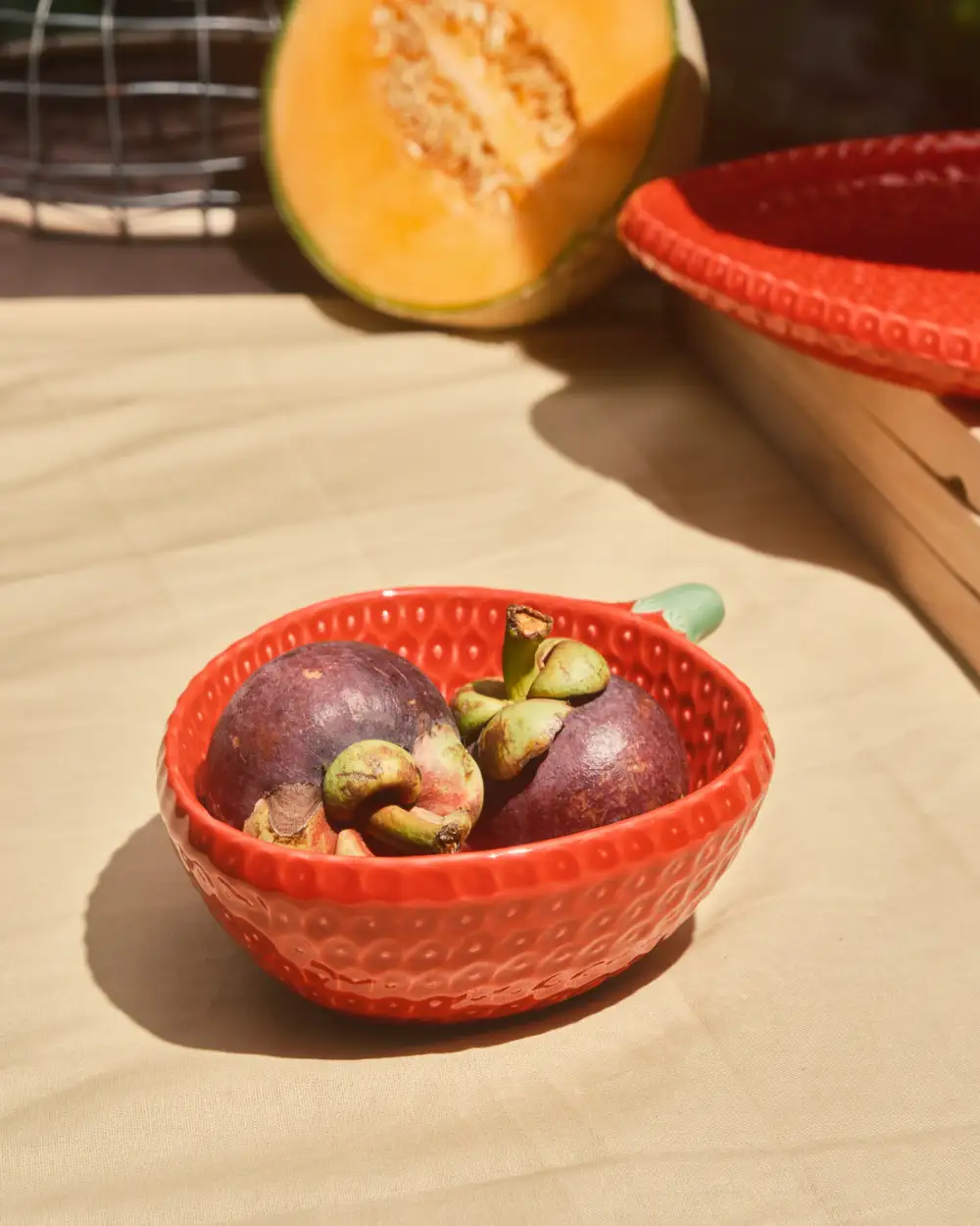 Raised Two-Tier Tableware Selection