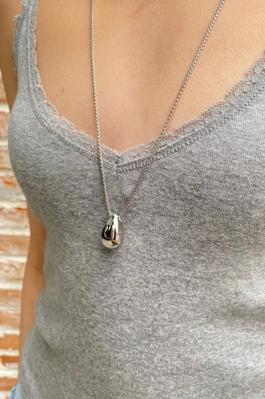 Silver Teardrop Chain Necklace