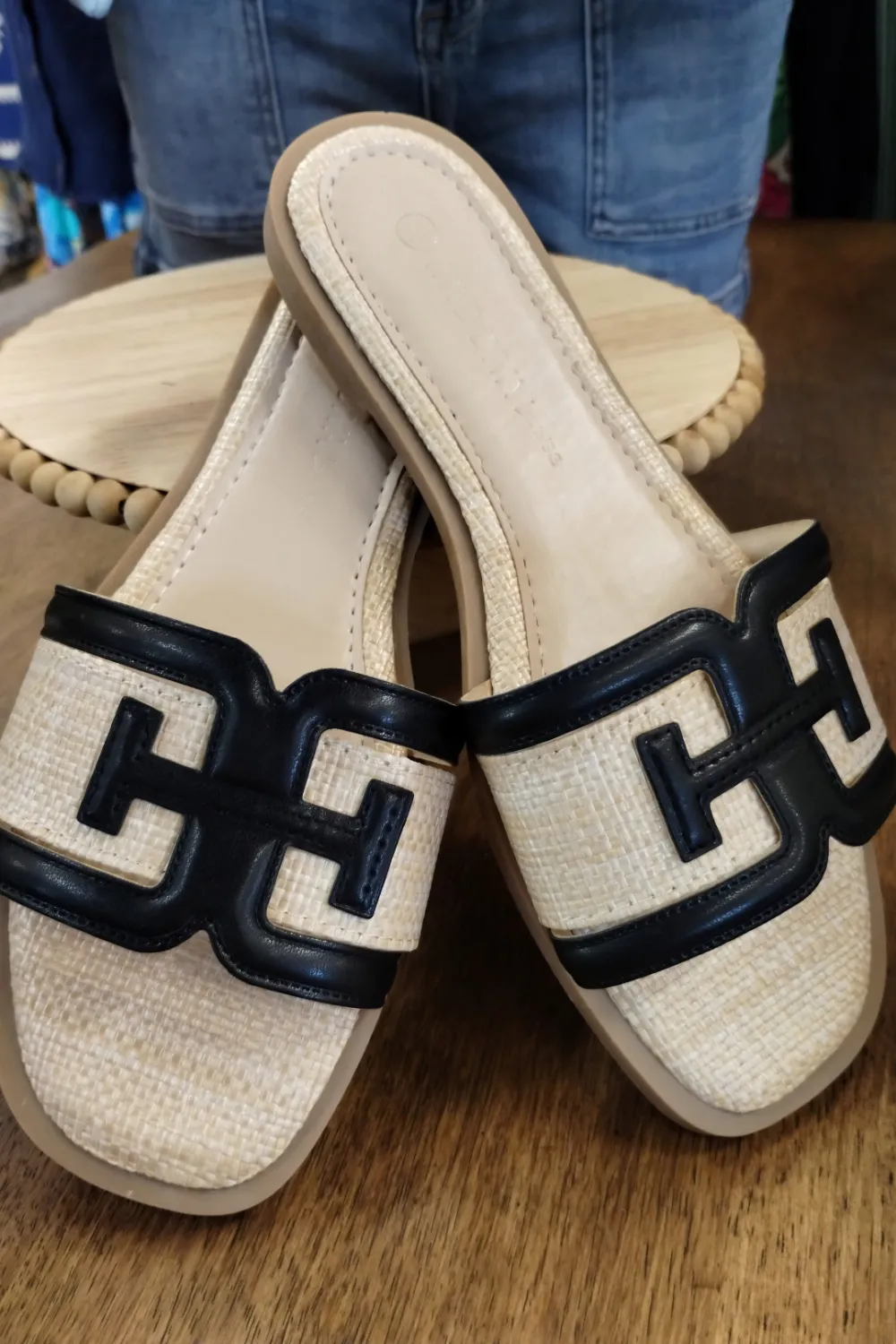 Contrast Detail Woven Ballet Flats